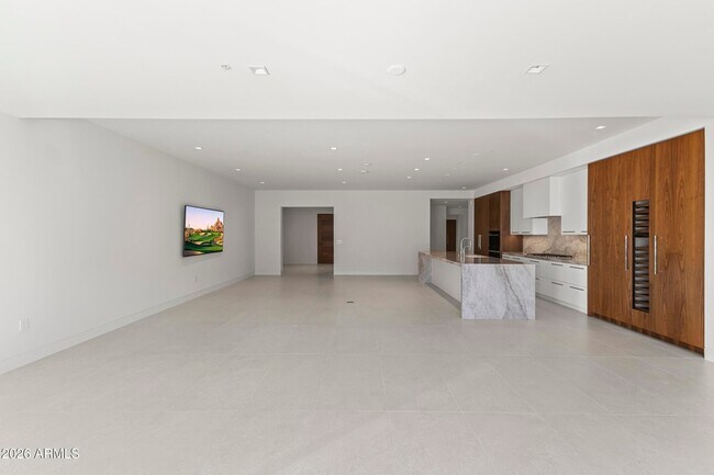 Building Photo - 6587 N Palmeraie Blvd