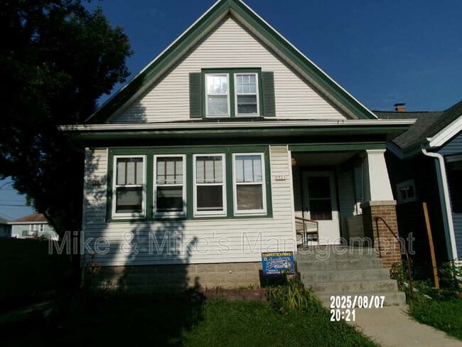 Building Photo - 1323 S 74th St