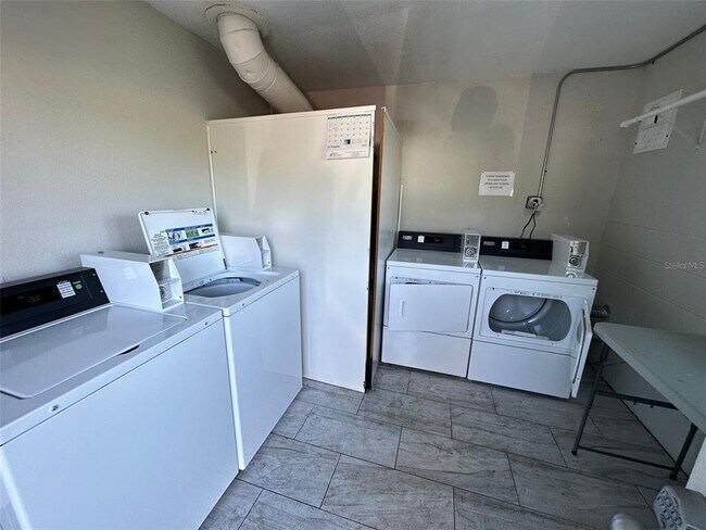 Building Photo - 541 S Peninsula Ave