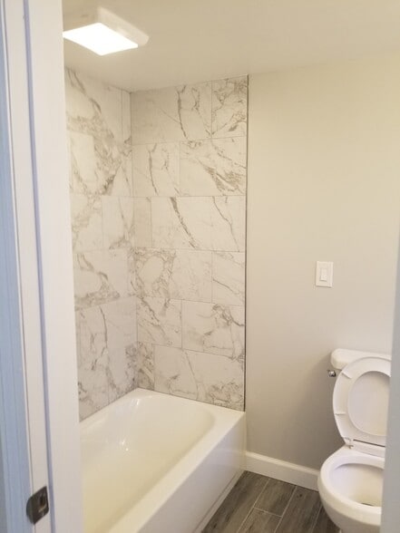 Master Bath - 3234 71st Ave N