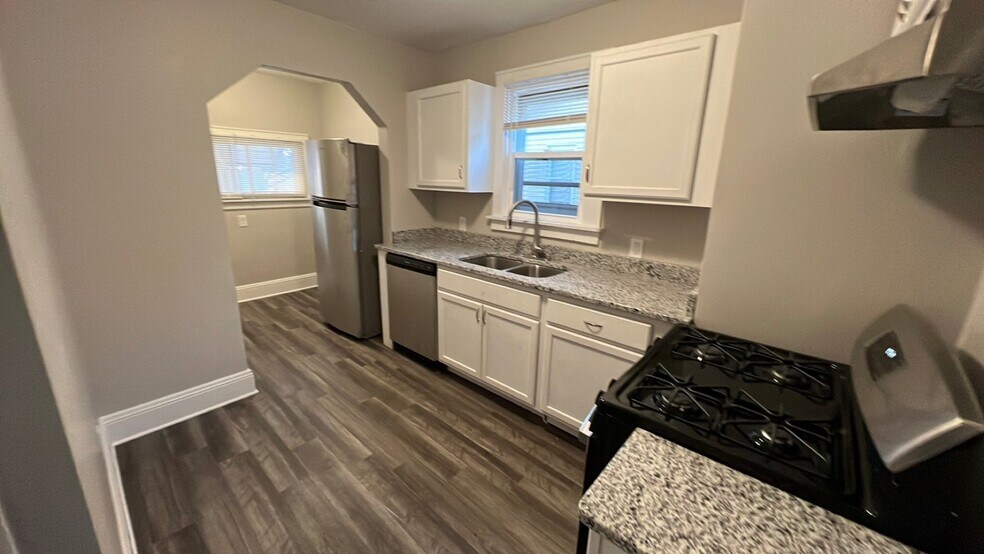 Building Photo - 592 Sanford Ave