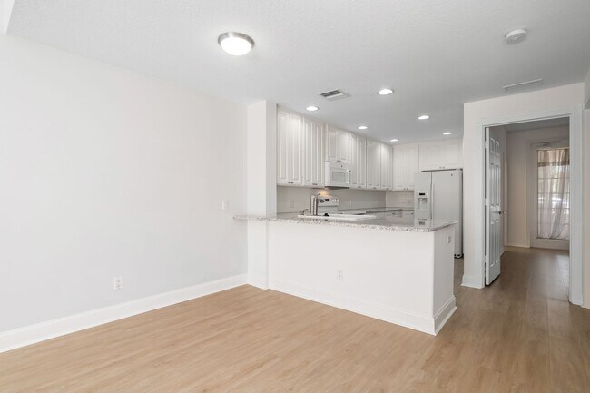 Building Photo - 28608 Alessandria Cir