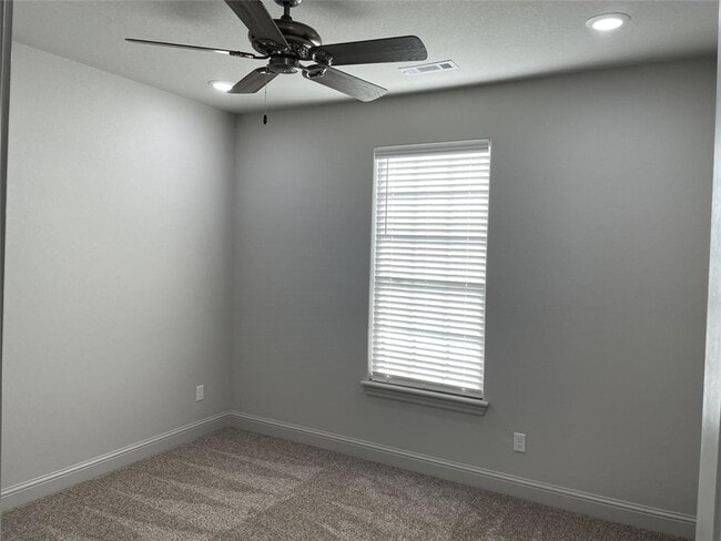 Building Photo - 204 Vicks Cir