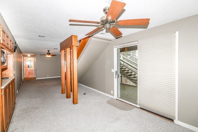 Building Photo - Beautiful 4 Bedroom, 3 Bath home. It has a 2 car garage plus a 1 car carport.  Stay warm in the w...