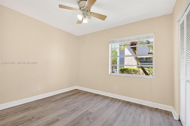 Building Photo - 1028 Twin Lakes Dr