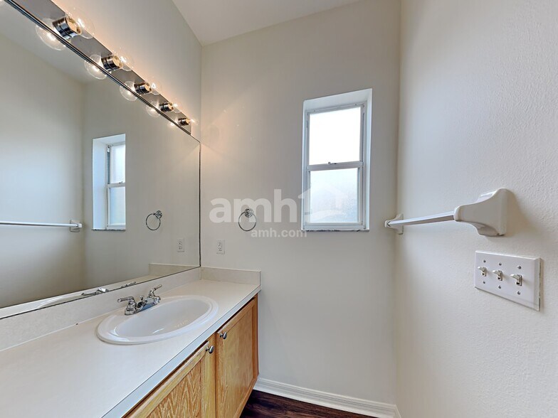 Building Photo - 2722 Cullens Ct