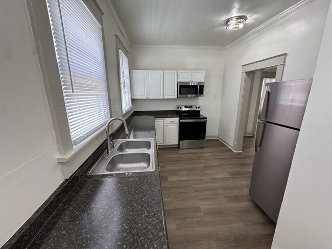 Building Photo - Charming 1BR Apartment in Bristol, TN - Cozy Living Awaits!