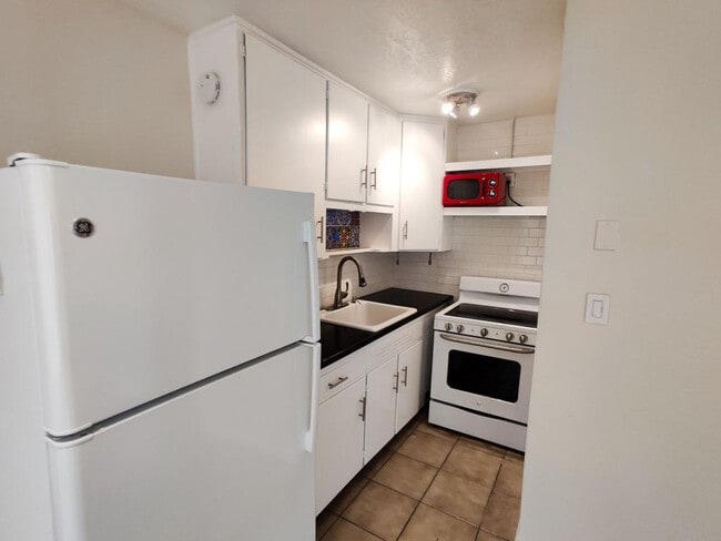 Building Photo - 2619 Marble Ave