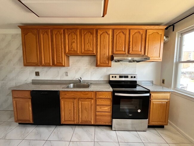 Building Photo - 3 bedroom 1 bath house