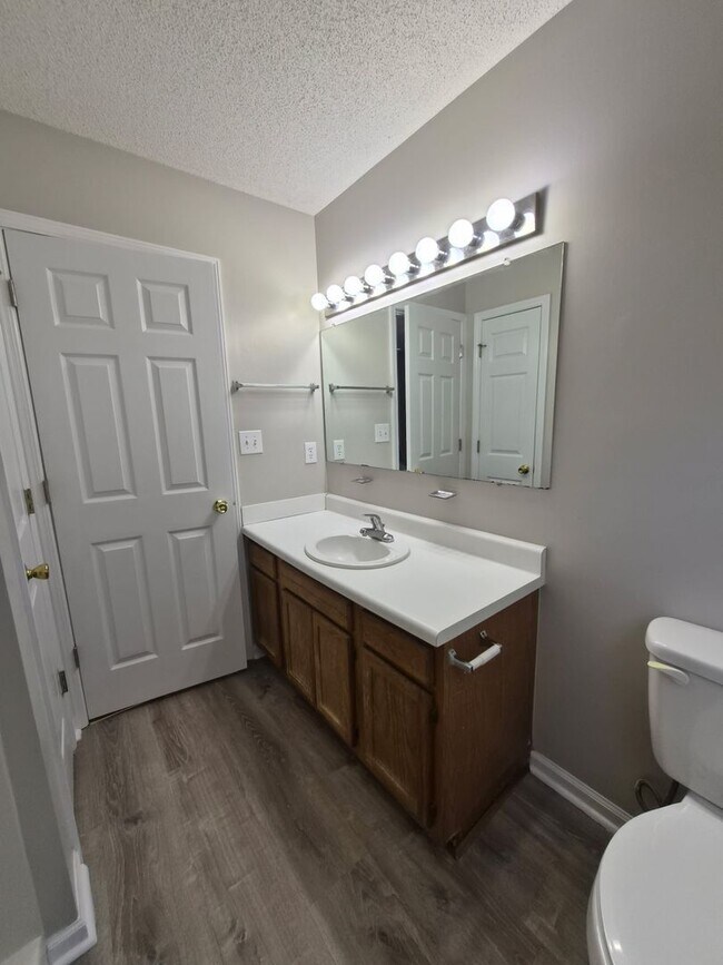 Building Photo - 3 bedroom 2 bath home in Foxtrace subdivision