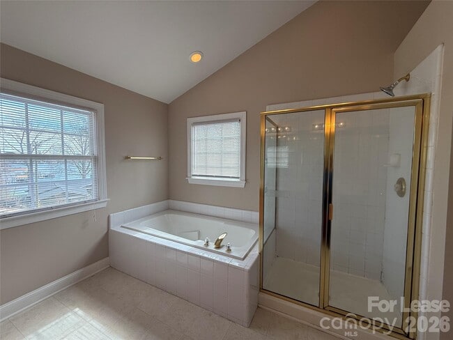 Building Photo - 3993 Lake Shore Rd S