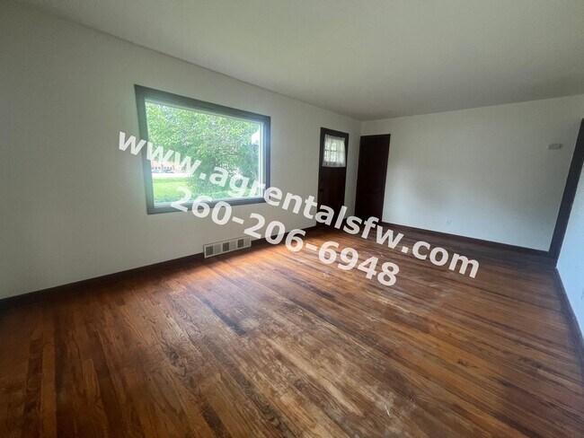 Building Photo - 2 Bedroom House