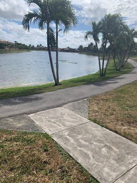 Walking Path - 13566 SW 11th Ln