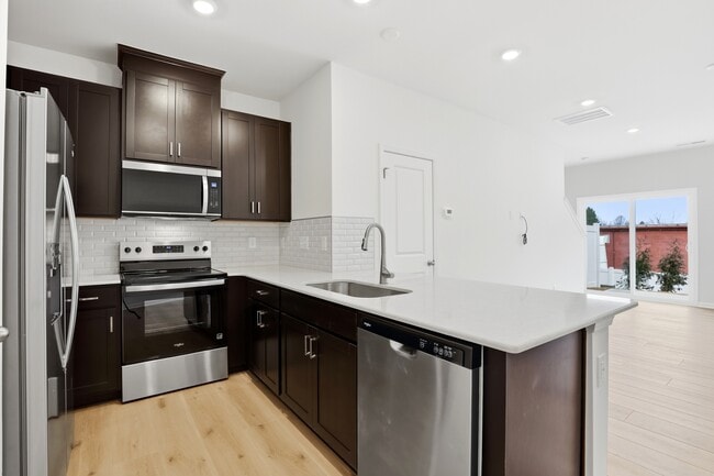 Building Photo - 10608 Brookside Reserve Rd