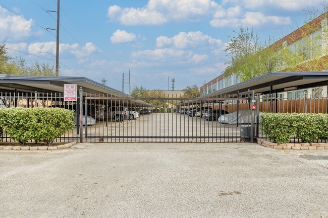 Building Photo - 1312 Live Oak St