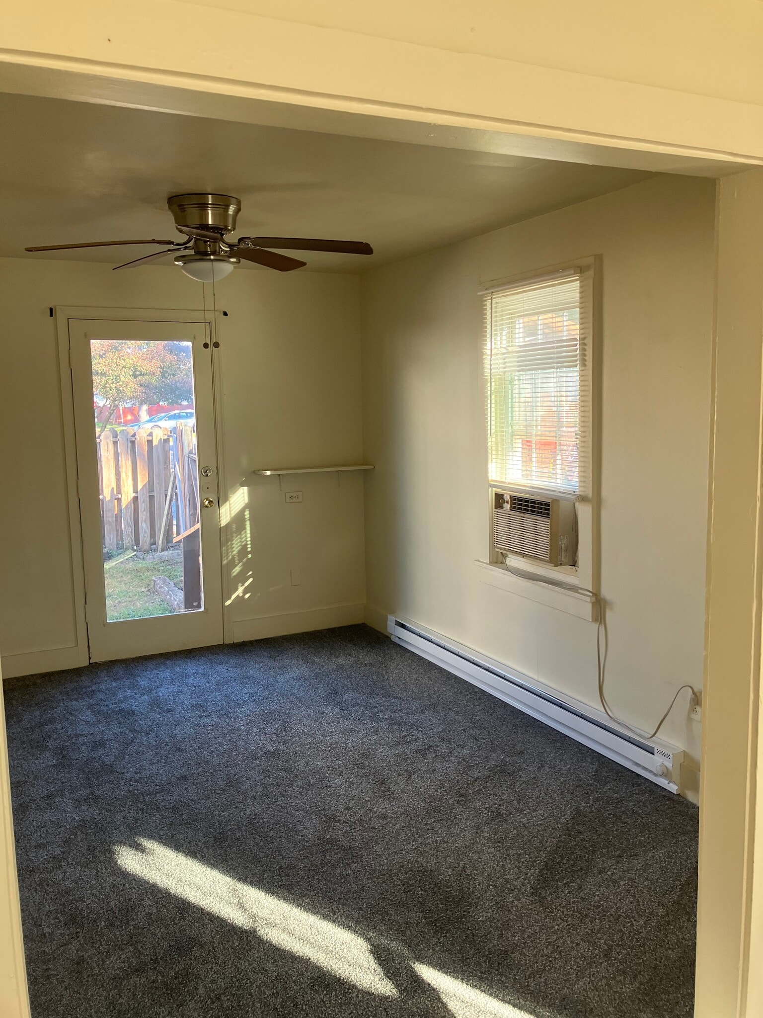 Building Photo - 215 N Railroad Ave