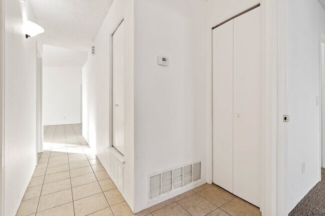 Building Photo - 6082 S Birchwood Dr