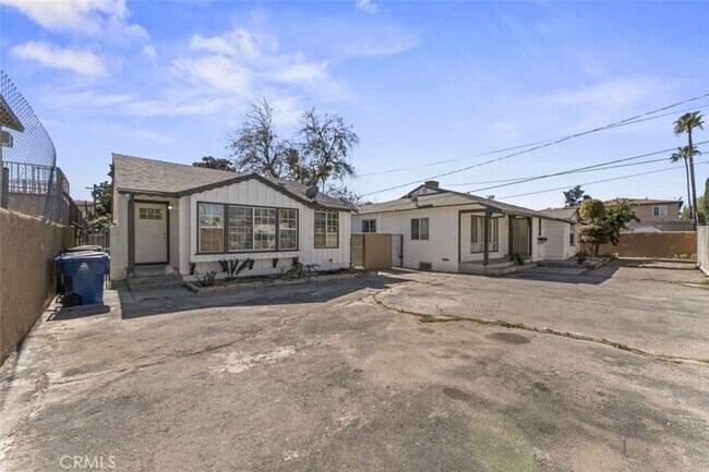 Building Photo - 14722 Strathern St