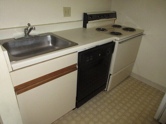 Building Photo - 346 Wells Ct