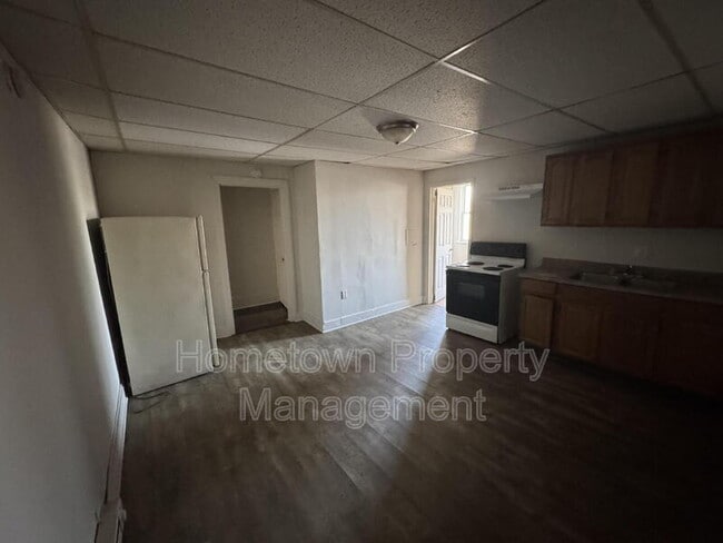 Building Photo - 663 E Market St