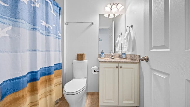 Building Photo - 701 E 8th St