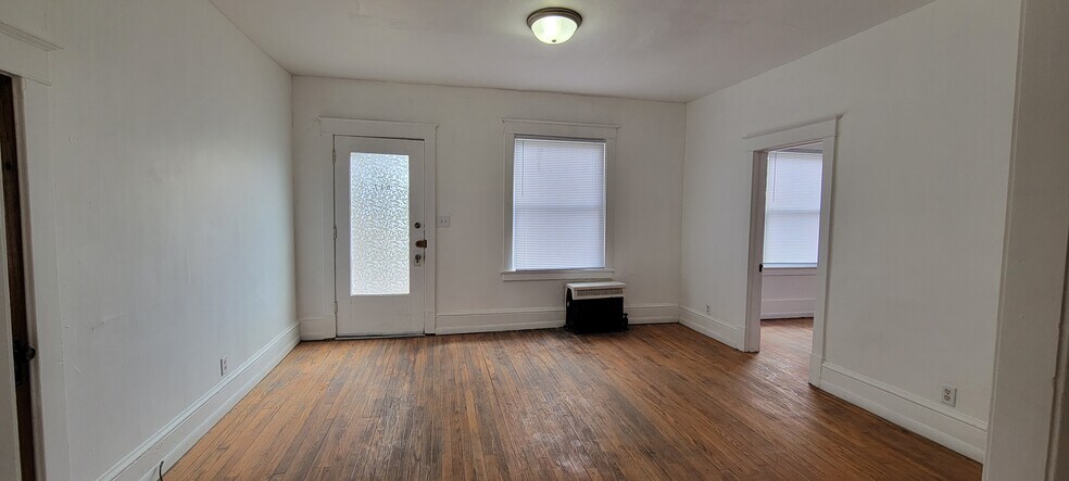 Building Photo - 617 W Main St