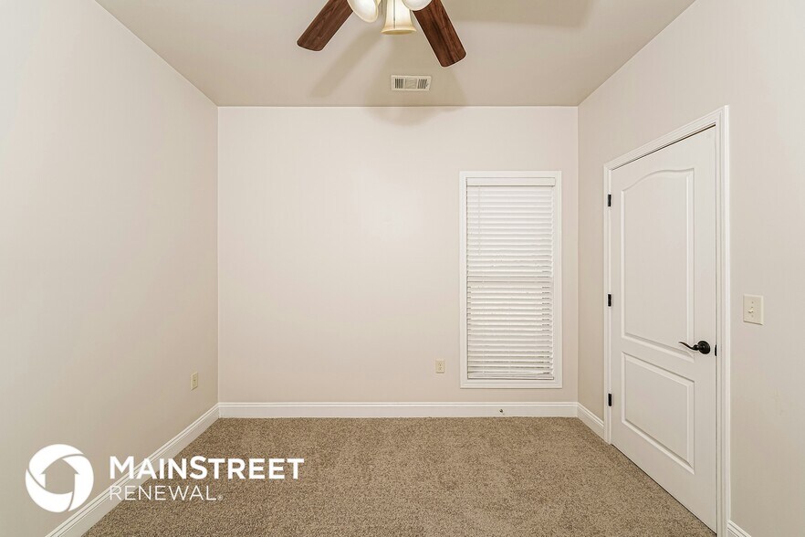 Building Photo - 244 Willow View Cir