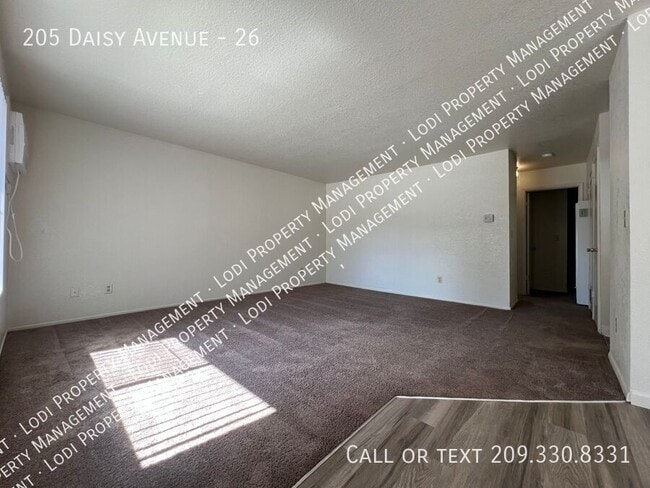 Building Photo - 205 Daisy Ave