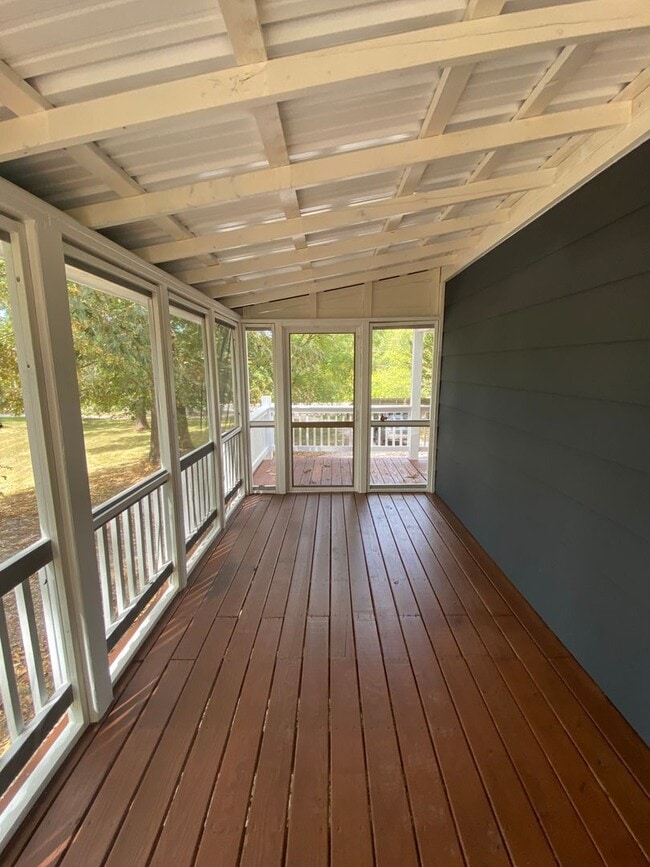 Building Photo - Ringgold 2 Bed 1 bath Screened in Porch, Oversized Workshop