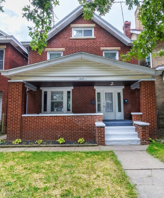 Primary Photo - 1227 9th Ave