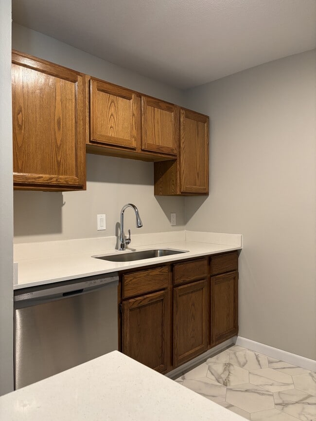 Building Photo - 1601 N Innsbruck Dr