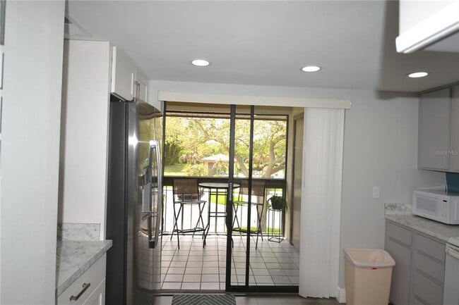 Building Photo - 284 Woodlake Wynde