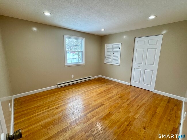 Building Photo - 10 Longview Ln