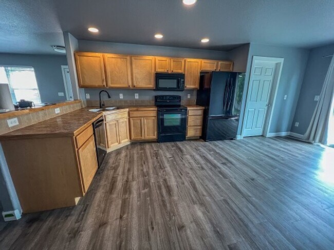 Building Photo - Spacious 3-Bedroom Home with Fenced Yard in Wellington – Available August 4th