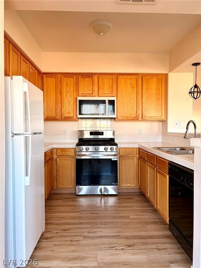 Building Photo - 9901 Trailwood Dr