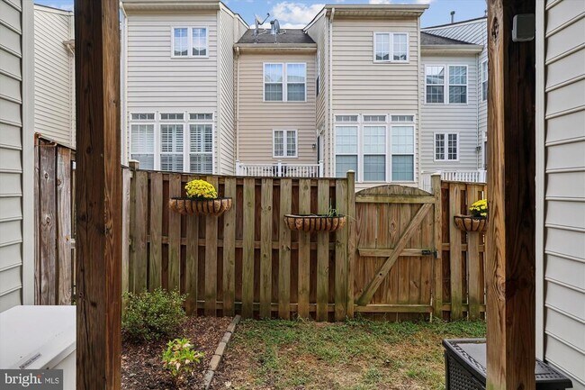 Building Photo - 9327 Hundith Hill Ct