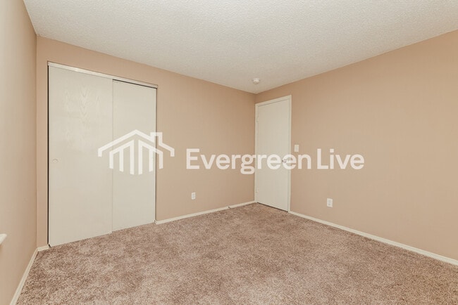 Building Photo - 4724 Stonehedge St