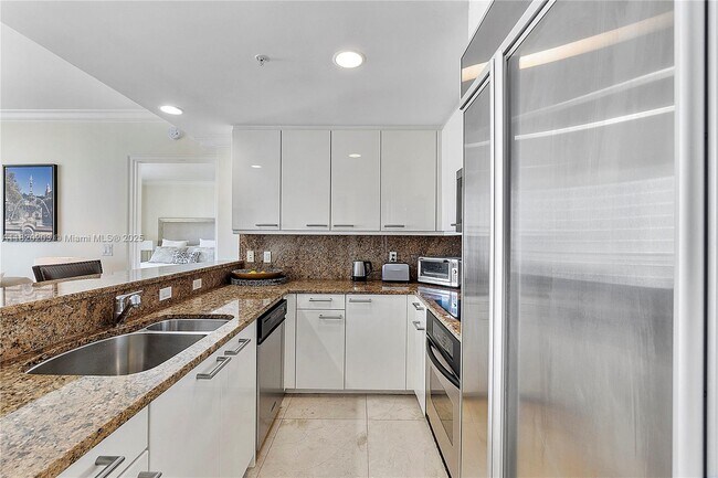 Building Photo - 3350 SW 27th Ave