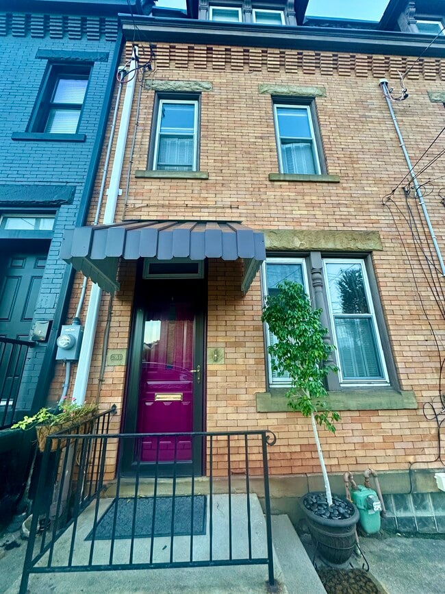 Building Photo - 248 46th St