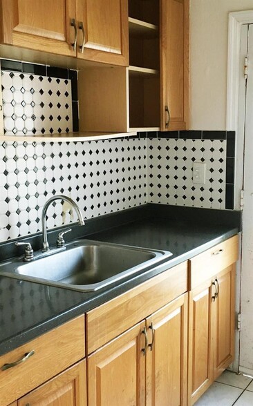 Building Photo - 631 SW 11th St