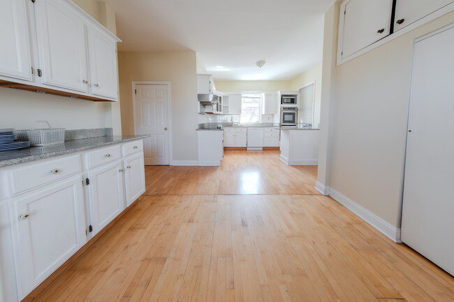 Building Photo - 1648 W Cullerton St