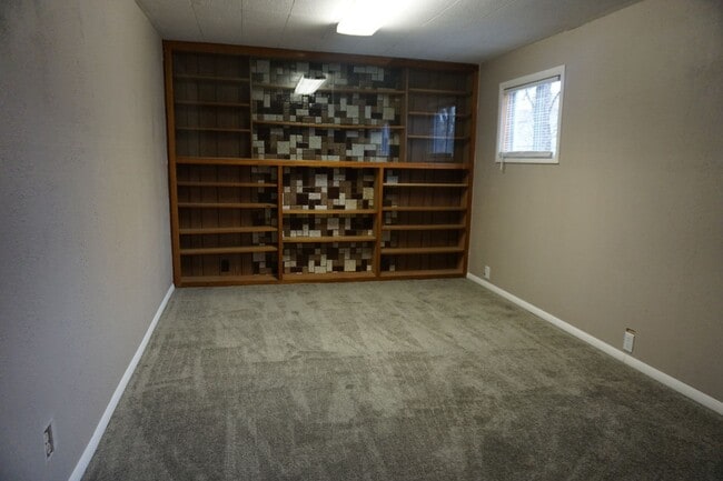 Building Photo - 4 Bedroom Remodeled West Side Salt Lake Home