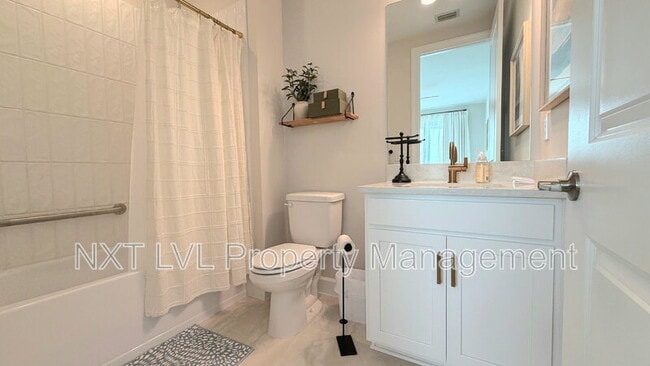 Building Photo - 15319 Lucerna St