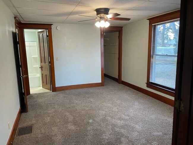 Master bedroom - 661 N Washington St