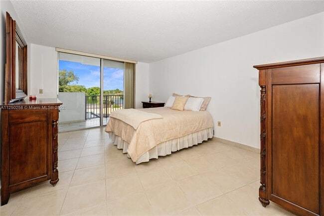 Building Photo - 1300 NE Miami Gardens Dr