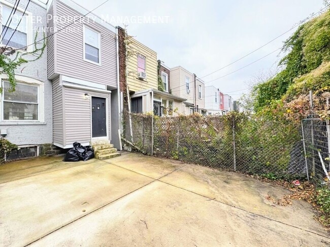 Building Photo - 5731 Hunter St