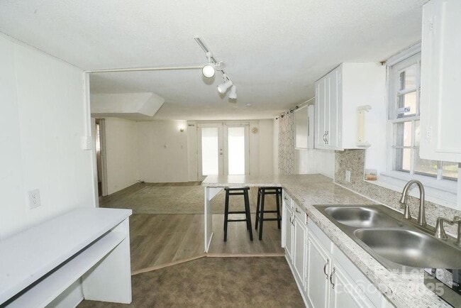 Building Photo - 1632 Kimberly Dr