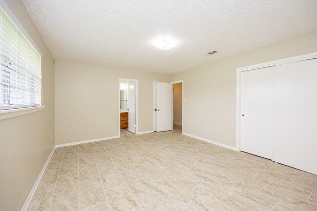 Building Photo - 12114 Tams Dr