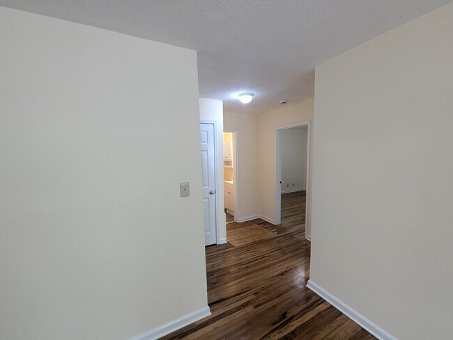 Building Photo - 22B Iris St