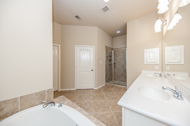 Building Photo - 29011 Davenport Dr